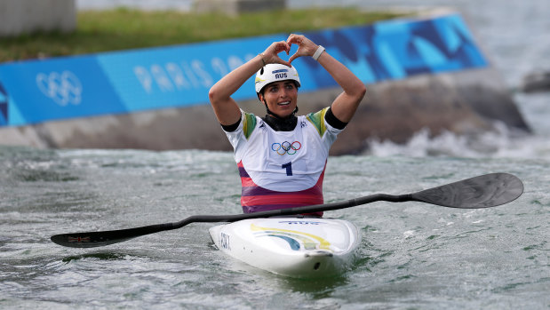 Jessica Fox celebrates after her faultless run in the women’s slalom on Sunday.