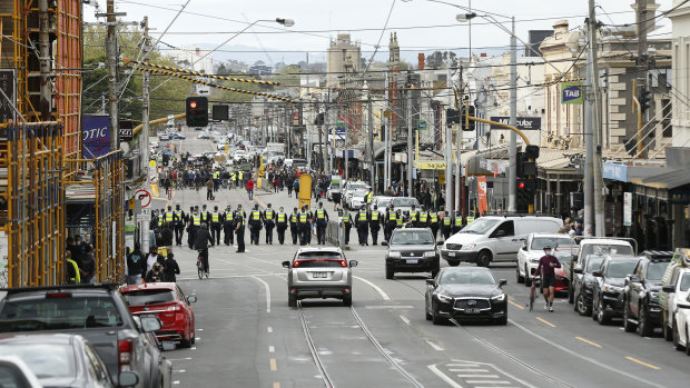 Police are seen approaching protesters in Bridge Road, Richmond on September 18.