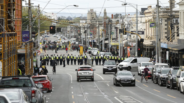 Police are seen approaching protesters in Bridge Road, Richmond.