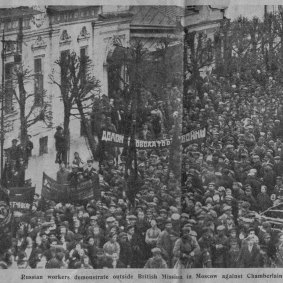 Russian workers demonstrate outside the British Mission in Moscow in protest at the Acros raids in London.
