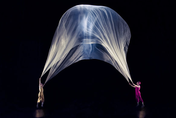 Air Play uses fans and fabric to create stunning visual shapes on stage.