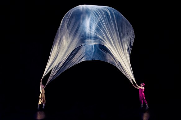 Air Play uses fans and fabric to create stunning visual shapes on stage.