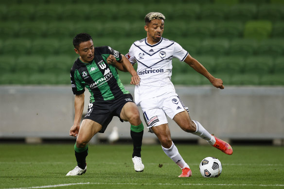 Victory’s Ben Folami and Tomoki Imai of Western United battle for  the ball.