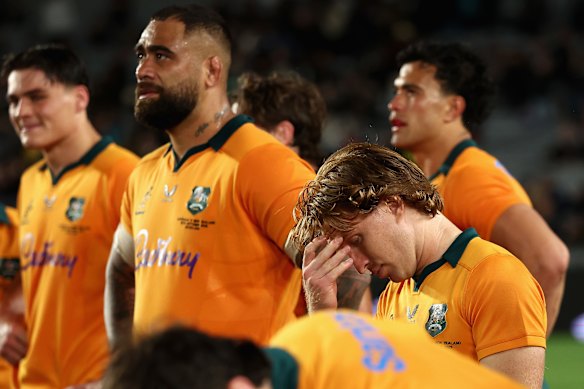 Tate McDermott of the Wallabies and teammates look dejected.