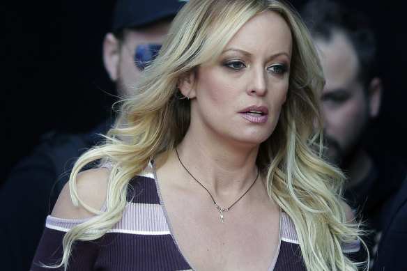 Stormy Daniels ve en az iki eski Trump yardımcısı geçtiğimiz haftalarda savcılarla görüştü.