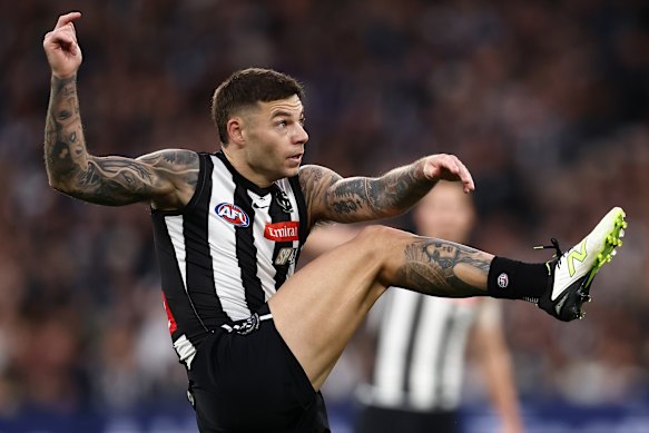 Jamie Elliott launches into a kick.