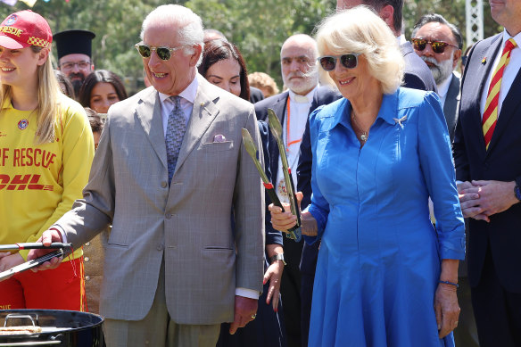 King Charles and Queen Camilla master sausage sizzle semi-formal at Parramatta Park in co-ordinated sunglasses.