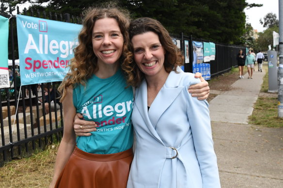 Allegra Spender (right) and
sister Bianca during Allegra’s successful run for Wentworth in the 2022 federal election.