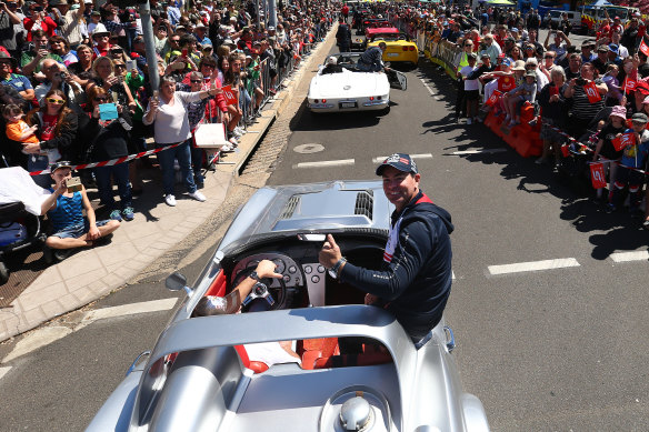 Craig Lowndes is back at Bathurst and aiming to become king of the mountain again.