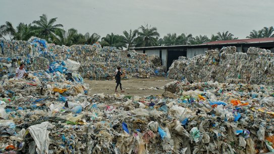 Malaysia bans waste imports as Australia battles recycling crisis