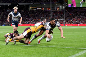 BRISBANE, AUSTRALIA - AUGUST 19: David Nofoaluma of the Storm scores a try during the round 23 NRL match between the Brisbane Broncos and the Melbourne Storm at Suncorp Stadium, on August 19, 2022, in Brisbane, Australia. (Photo by Bradley Kanaris/Getty Images)