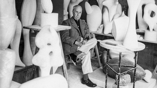 Hans Arp in Clamart, 1957. 