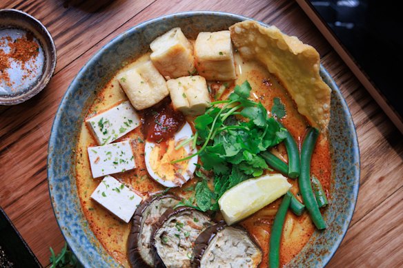Vegetarian curry laksa at Kantan.