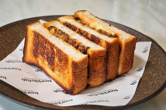 Cheesy beef sando with mint in the mince.