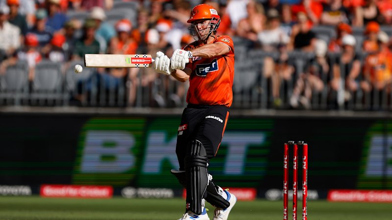 Marsh guides Scorchers to 32-run victory over Strikers in Perth