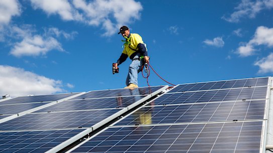 Labor offers a $4838 battery bonanza for homes with solar panels
