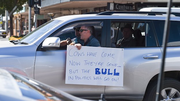 Farmers head to a rally to call for a pause to the Murray Darling Basin Plan.