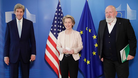 European Commission’s Frans Timmermans (right) with US Special Presidential Envoy for Climate John Kerry (left) and European Commission President Ursula von der Leyen in March.