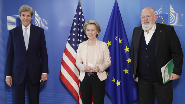European Commission’s Frans Timmermans (right) with US Special Presidential Envoy for Climate John Kerry (left) and European Commission President Ursula von der Leyen in March.