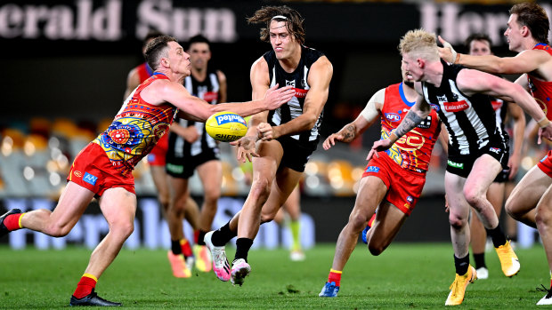 Darcy Moore of the Magpies gets a handball away during the round 17 AFL match between the Collingwood Magpies and the Gold Coast Suns at the Gabba on September 14.