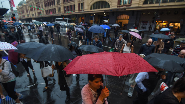 Early rain soaks Melbourne's communters ahead of a very wet day.