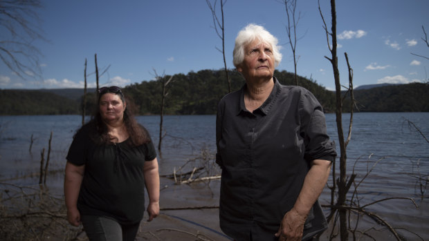 Traditional owners Sharyn Halls (right) and Kazan Brown stand beside Lake Burragorang.