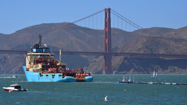 A ship tows The Ocean Cleanup’s first buoyant rubbish-collecting device toward the Golden Gate Bridge in San Francisco en route to the Pacific Ocean on Saturday.
