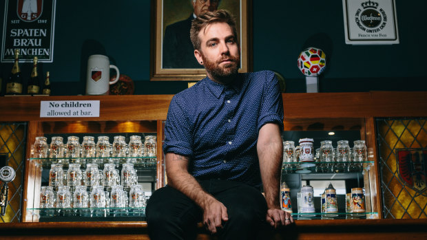 Josh Pyke at the Concordia Club in Tempe in 2015.