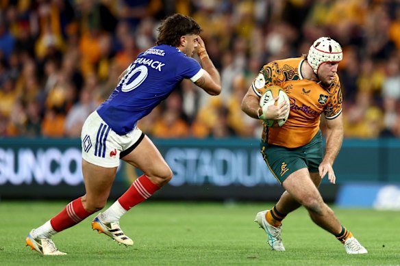 Wallaby Fraser McReight descansa para a partida da França no Suncorp Stadium, em Brisbane, no início deste mês. 