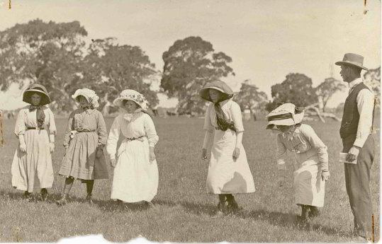 Girls at Wando Vale, near Casterton, in 
a running race in the early 1900s.