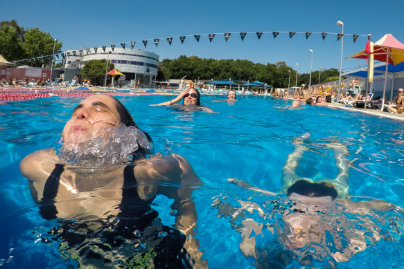 Fitzroy Swimming Pool. Fitzroy locals enjoy the pool on hot day. 