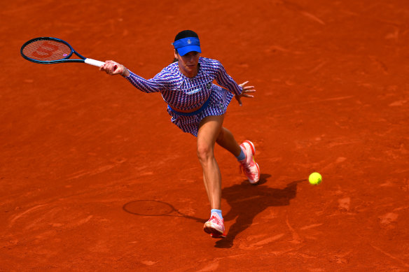 Ajla Tomljanovic started strong, winning the first set over No.30 seed Dayana Yastremska.