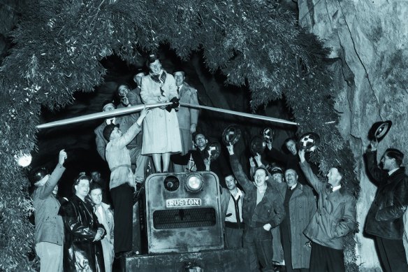 Lady Eileen Hudson cutting the ribbon to formally open the Guthega tunnel in 1954. 