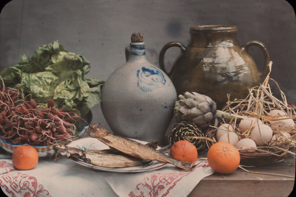 An early colour photo from about 1920 is included in Shot, the inaugural exhibiton in the State Library of NSW’s new gallery.