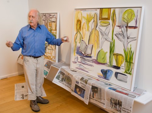Ken Whisson in recent years at a gallery.