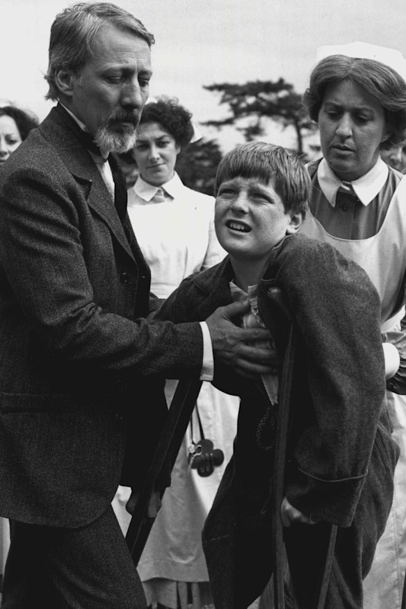 The nine-part series I Can Jump Puddles was based on the life of Australian author, Alan Marshall. 