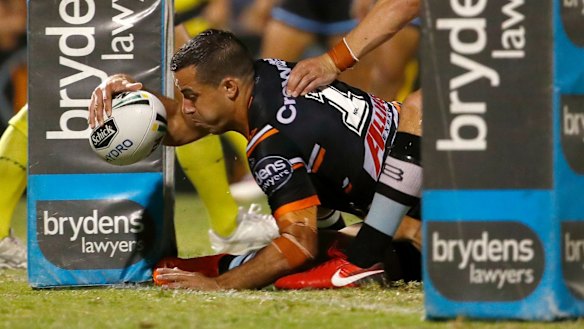 Thompson ready to scale heights as smallest winger takes on tallest