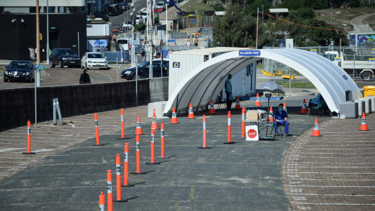 Health workers wait for people to arrive at the COVID-19 clinic at Bondi on Tuesday.