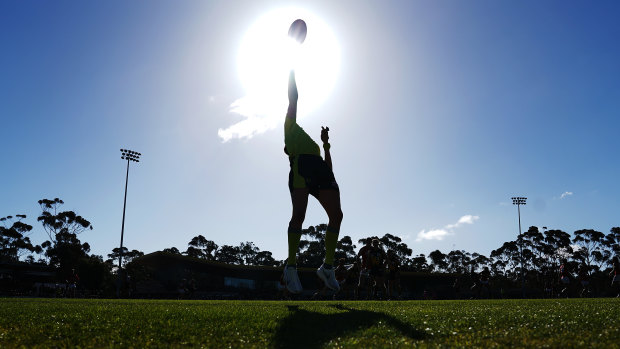 ‘Immediately trickled through’: AFL claims dissent crack down helping grassroots umps
