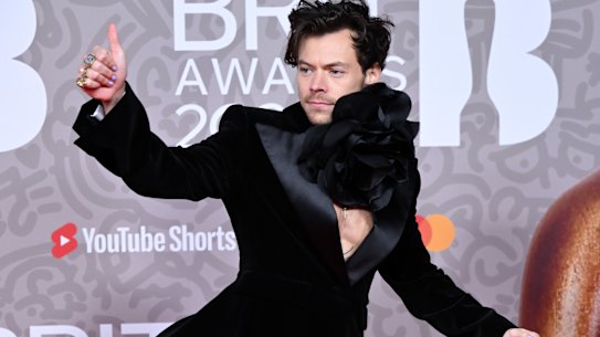 LONDON, ENGLAND - FEBRUARY 11: (EDITORIAL USE ONLY) Harry Styles attends The BRIT Awards 2023 at The O2 Arena on February 11, 2023 in London, England. (Photo by Karwai Tang/WireImage) Peplum story