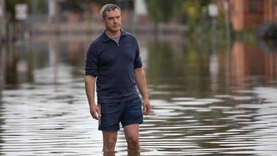 Former Age journalist Tim Winkler, who now lives in Ardmona, says the local newspaper and Facebook groups are the best source of information on the floods.