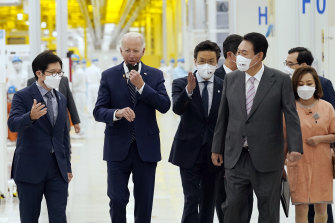 US President Joe Biden, South Korean President Yoon Suk-yeol and Samsung Electronics’ Vice Chairman Lee Jae-yong walk at the Samsung Electronic Pyeongtaek Campus.