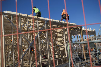 A leaked WorkSafe report finds building inspectors working for the state construction watchdog are pressured not to complete thorough inspections.