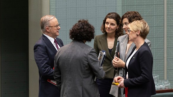 Prime Minister Anthony Albanese faces tricky talks with crossbenchers over the campaign finance rules.