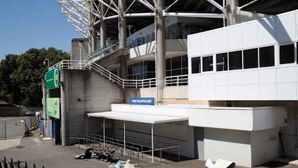 A last-ditch legal challenge and mounting opposition to the demolition from local councils threatens to cause a political headache for the Berejiklian government before the state election. 