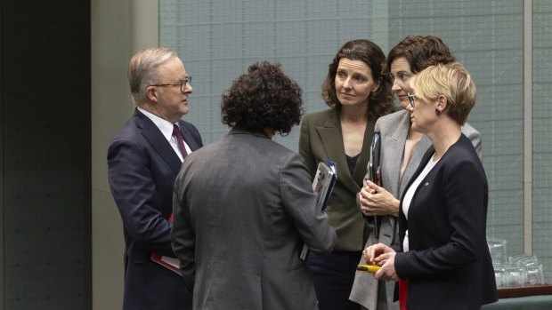 Prime Minister Anthony Albanese with teal MPs including Zoe Daniel (right).