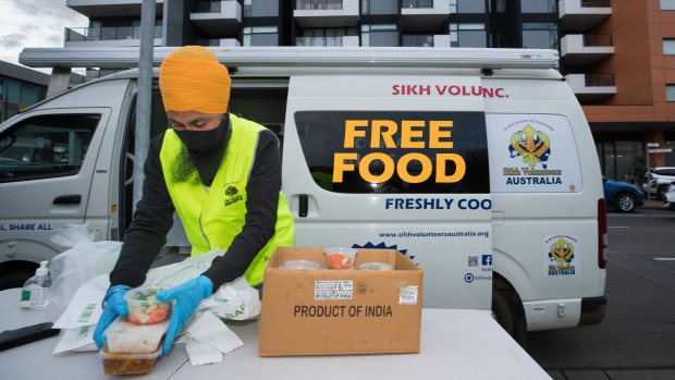 The Sikh community delivers free food to the locked down Maribyrnong apartment complex.