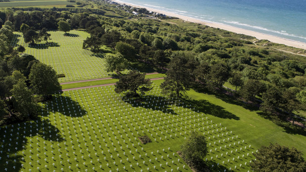 The American cemetery in Colleville-sur-Mer hugs the Normandy coastline. Some 9387 US soldiers are buried here.