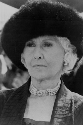 Barbara Stanwyck dressed for the outback as Mary Carson.