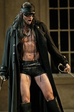 Teddy Tahu Rhodes as Don Giovanni in Melbourne in 2007.

